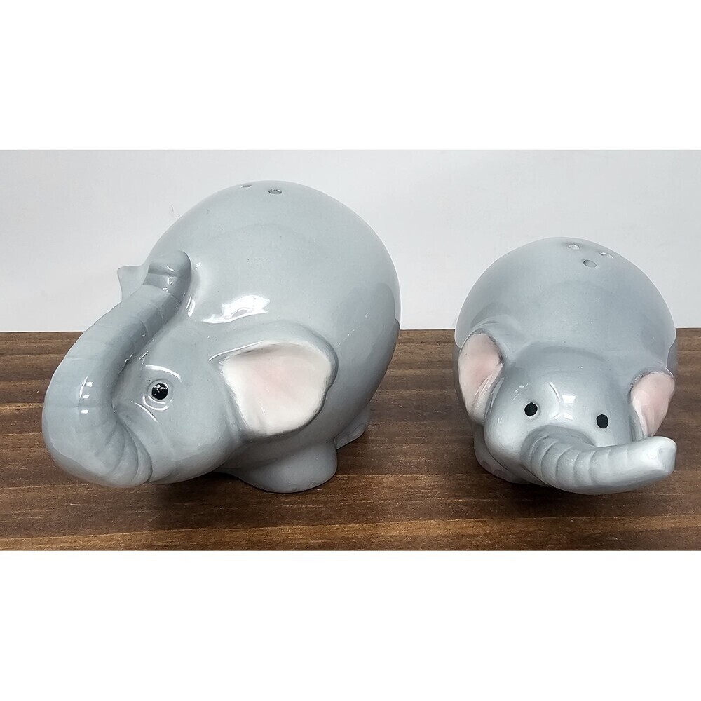 Adorable Mom & Baby Elephant Ceramic Salt Pepper Shakers Trunks Up Round Body